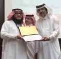 تكريم فريق اضواء التطوعي لمشارك في تنظيم الأمسية الشعرية للشاعر فرحان قيران العنزي